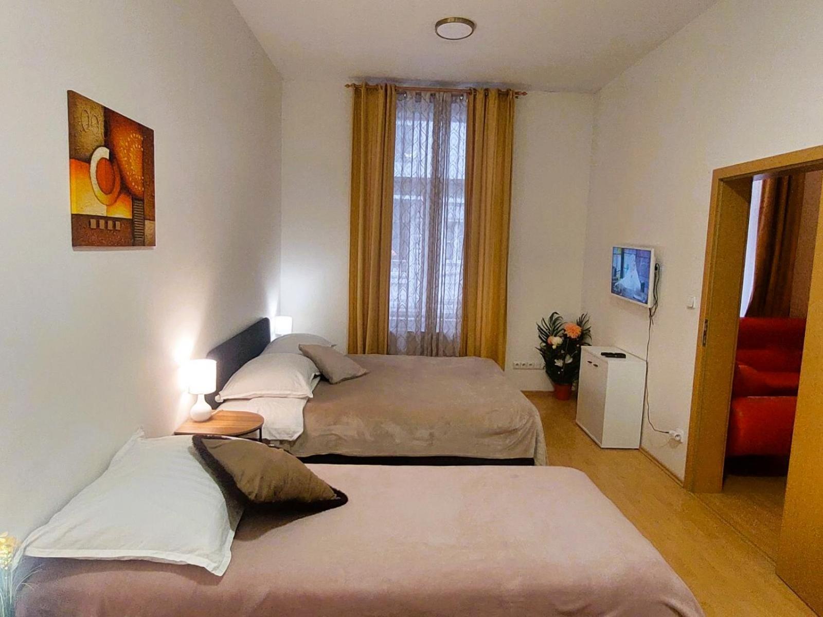 Prostorny Byt V Centru 3 Kk 80 M2 Hradec Králové 외부 사진